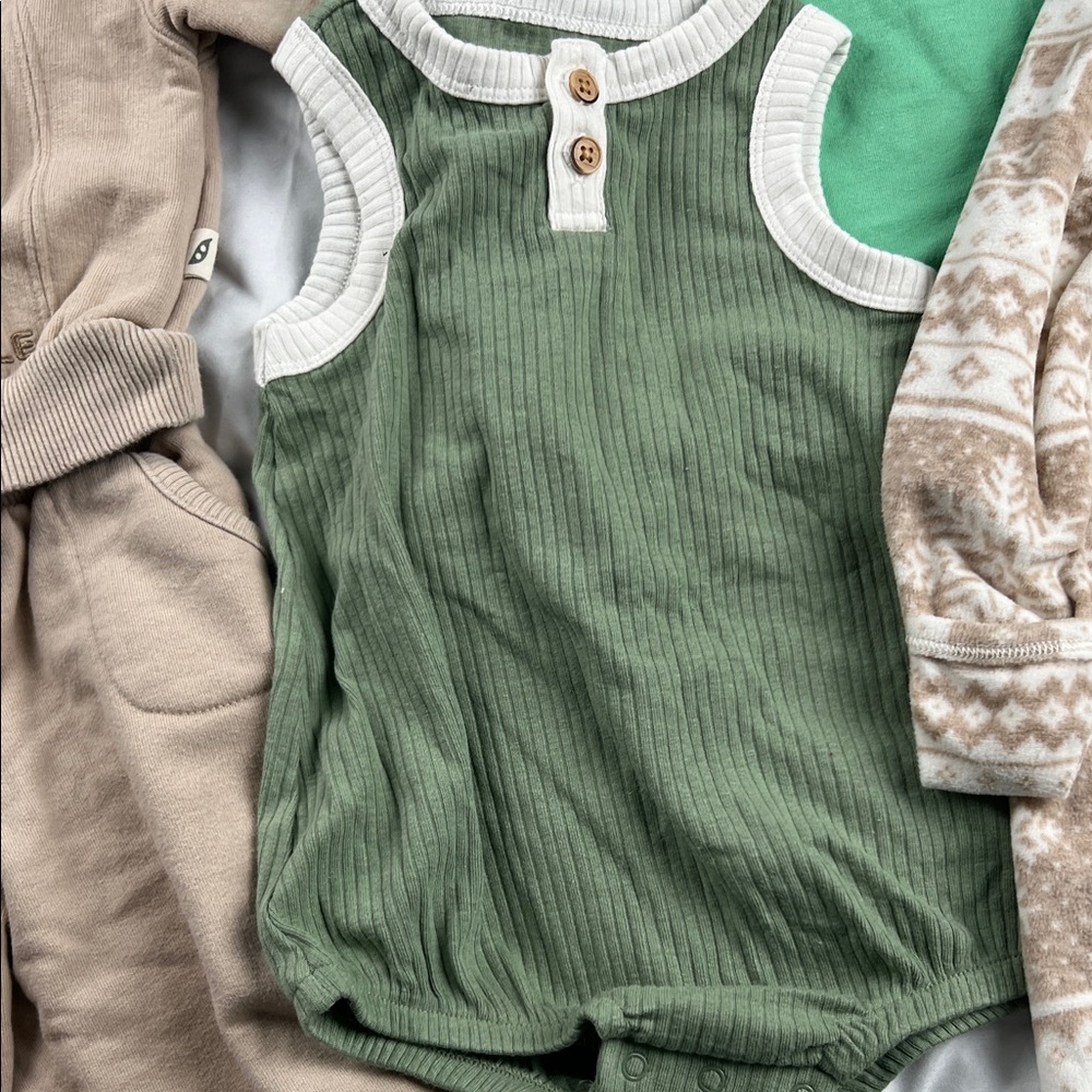 Bundle of 6-9 month baby clothes Burt’s bees, old navy, easy peasy organic - Picture 6 of 12